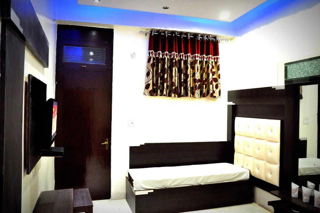 Hotel Peace Point - 1 Min Walking Distance From Station ニューデリー 部屋 写真