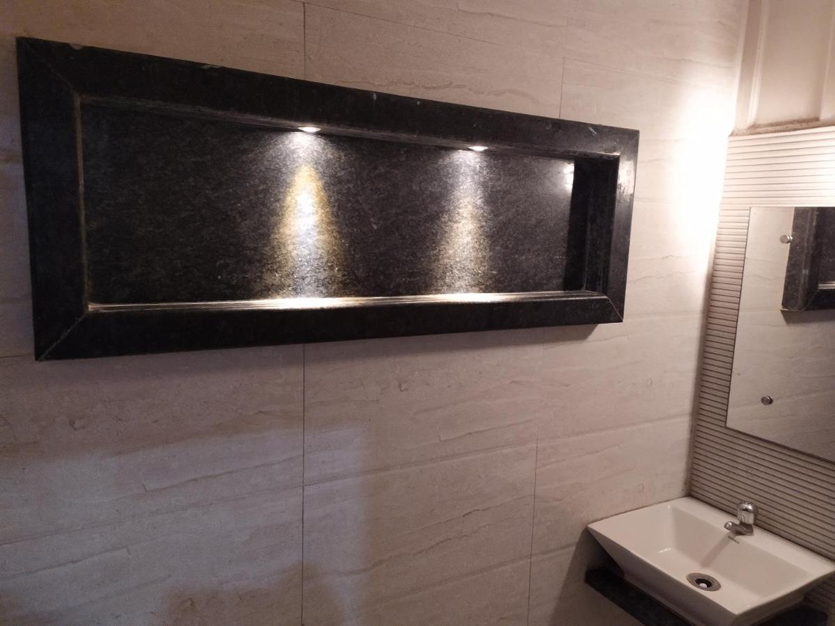 Hotel Peace Point - 1 Min Walking Distance From Station ニューデリー エクステリア 写真