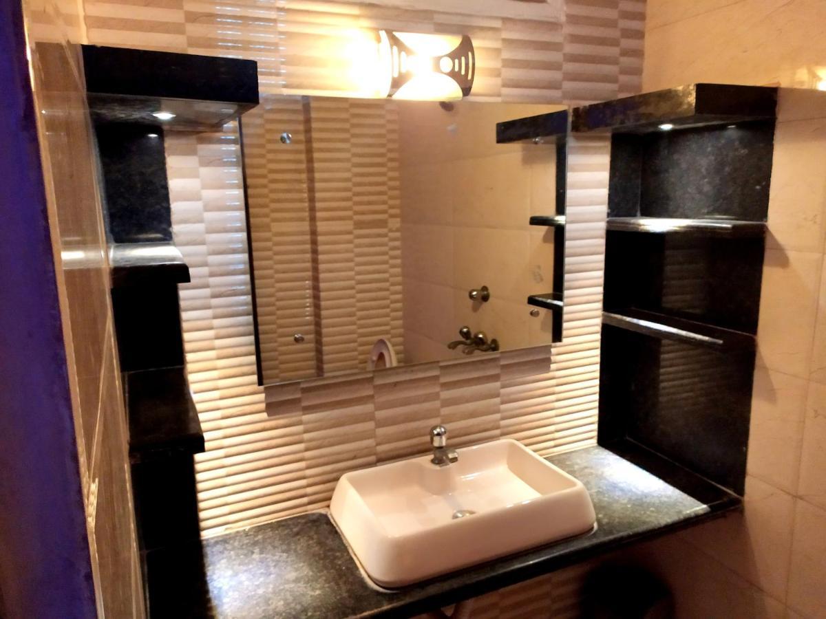 Hotel Peace Point - 1 Min Walking Distance From Station ニューデリー エクステリア 写真